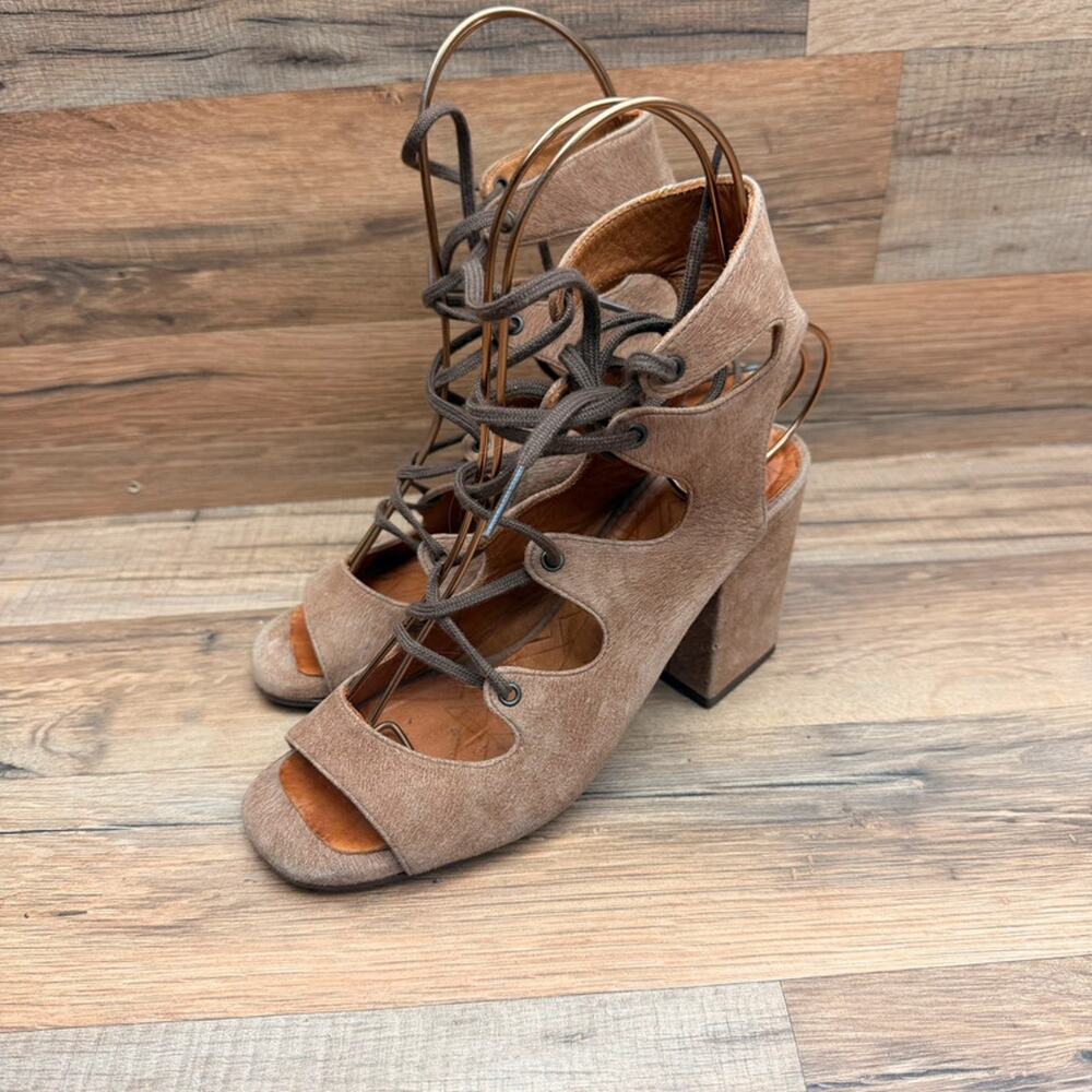 Chie Mihara Womens Size 6.5 36.5Eu Taupe Suede Lace Up Block Heel Sandals